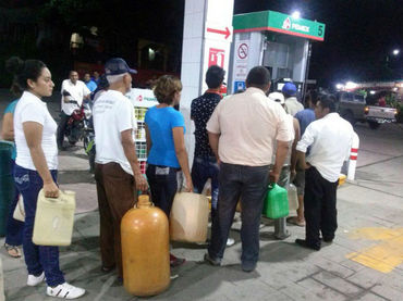 Reportan desabasto de gasolina en 13 municipios de Michoacán