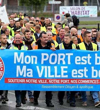 Transportistas franceses protestan contra campamento migrante de Calais