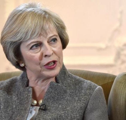 Vienen ‘momentos difíciles’ para economía británica, dice May