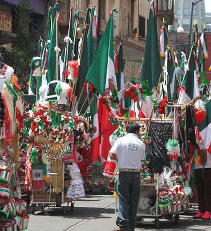 Sólo giros tradicionales permanecerán en el Centro Histórico en festividades patrias: García Román