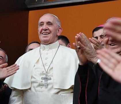 Existe una guerra mundial para acabar con el matrimonio: Papa Francisco