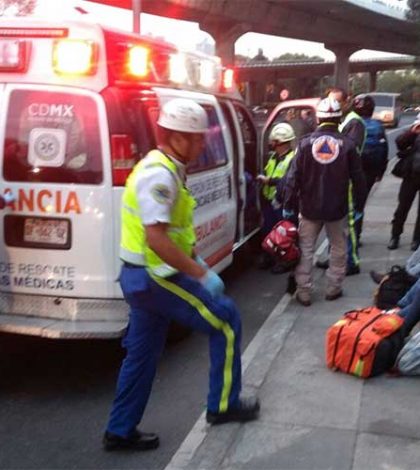 Volcadura deja cinco pasajeros lesionados en Periférico