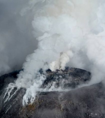 Desalojan a más de 300 habitantes de comunidades aledañas al volcán de Colima: PC