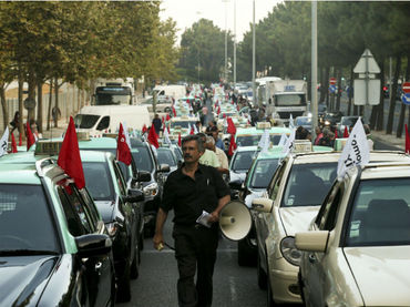 Taxistas protestan en Lisboa contra Uber