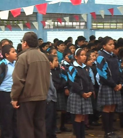 Indignados padres de familia toman la primaria «Luis Gonzaga Medellín»