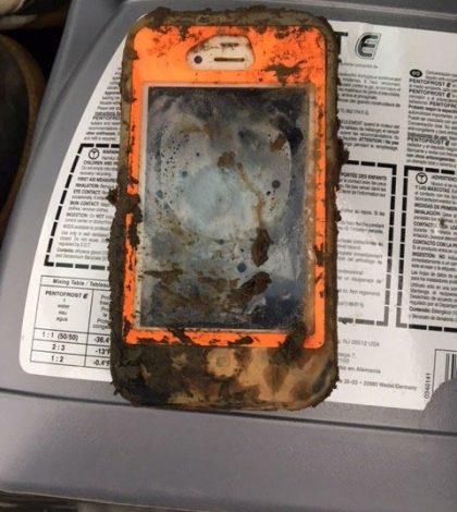 Recuperan iPhone del fondo  de un lago… ¡y todavía funciona!