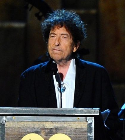 Dylan podría dar discurso por Nobel el próximo año