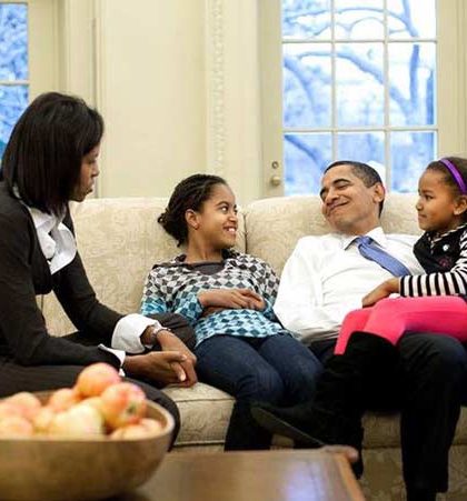 Obama dirige su último mensaje de Acción de Gracias a sus hijas
