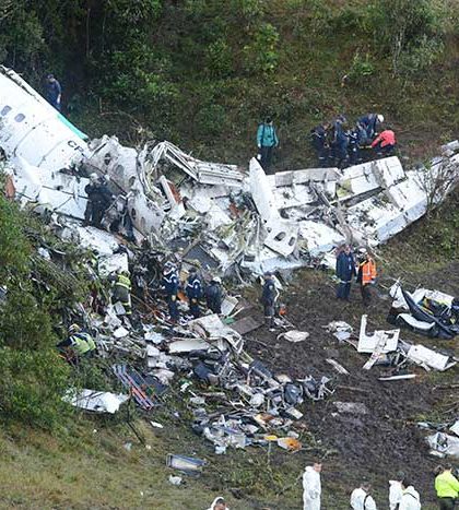 Muere portero de Chapecoense tras accidente aéreo en Colombia