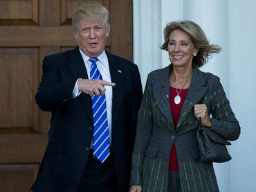 Trump nombra a dos mujeres para su futuro gabinete