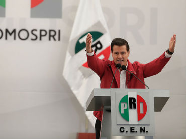 Peña Nieto dice que está en juego proyecto del PRI en 2018