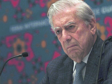 Vargas Llosa,  entre literatura y política