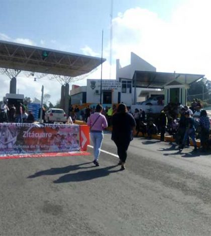CNTE libera casetas de Michoacán; exigen el pago de adeudos