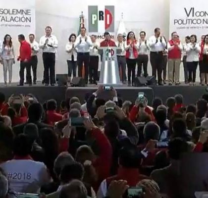 Peña Nieto pide al PRI prepararse para el 2018