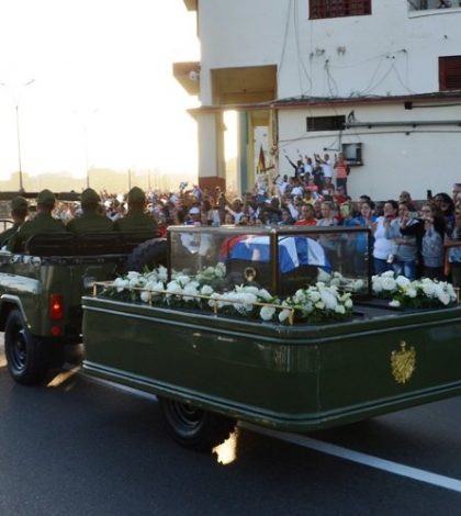 Inicia recorrido de Caravana de la Libertad con cenizas de Fidel Castro