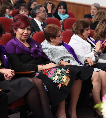 Embajadoras por la Paz entregan reconocimiento a la diputada Lucila Nava Piña
