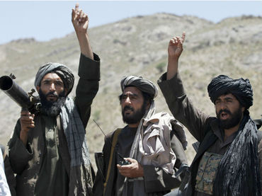 Talibanes atacan un campamento militar en Pakistán