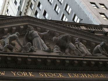 Wall Street abre por debajo de récords