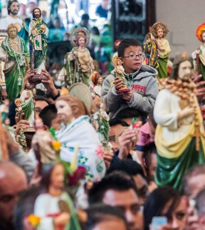 Fieles de San Judas Tadeo complican tránsito sobre Reforma en la CDMX