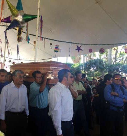 Familiares dan último adiós a víctimas de explosión en Tultepec