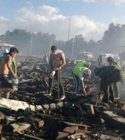 Suman 34 fallecidos tras explosión en Tultepec