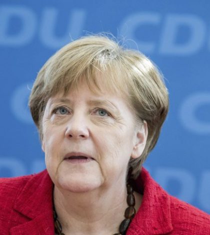 Merkel lamenta resultado del referéndum italiano