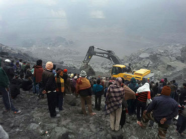 Derrumbe en mina de carbón deja al menos 10 muertos en India
