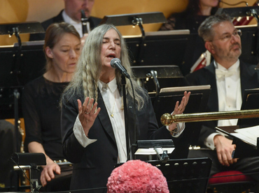 Patti Smith humaniza la ceremonia de los Nobel