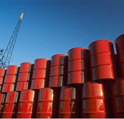 Precios del petróleo se estabilizan en 50 dólares tras acuerdo de líderes exportadores