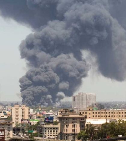 Incendio destruye fábrica de colchones en Buenos Aires