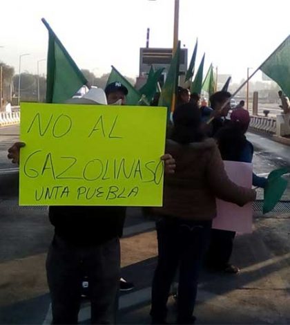 Campesinos liberan peaje en la autopista México-Puebla