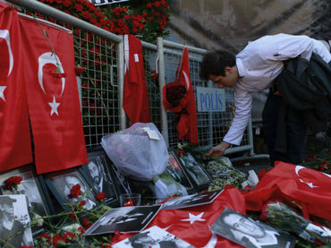 Detienen a 27 presuntos miembros del EI por ataque en Estambul