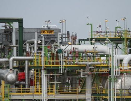 Pemex suspende  operaciones en la refinería de Tula