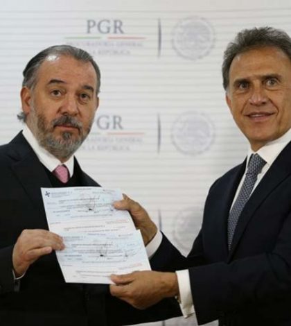PGR entrega a Yunes 171 millones de pesos desviados por Javier Duarte