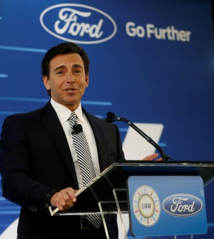 Ford bajo nueva turbulencia después de cancelar SLP; despide a su presidente
