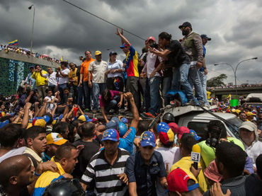 Vaticano insiste en diálogo entre gobierno y oposición en Venezuela