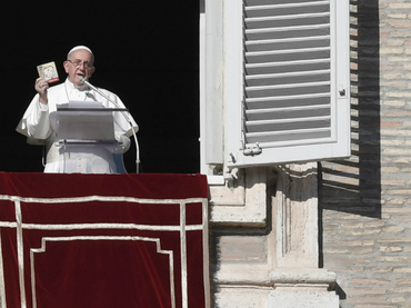 El Papa regalará libros a fieles en Vaticano por Día de Reyes