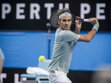 Roger Federer triunfa en su regreso al tenis