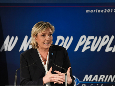 Marine Le Pen elogia cancelación de inversión de Ford