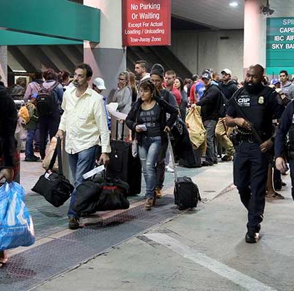 Reabre el aeropuerto de Florida tras tiroteo; investigan motivos del agresor