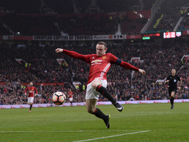 Wayne Rooney alcanza a máximo goleador del ManU