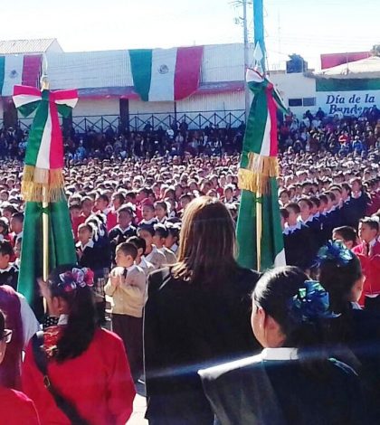 Realizan 5 mil alumnos de primaria juramento a la bandera