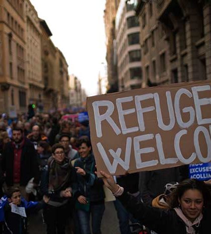 Miles se manifiestan en Barcelona a favor de los refugiados