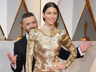 Justin Timberlake se  cuela en foto de Jessica Biel