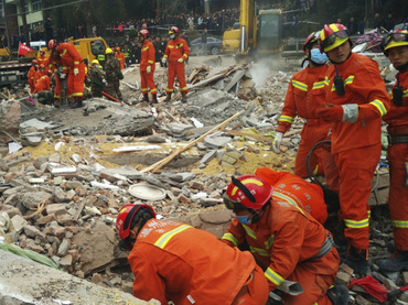 Al menos nueve sepultados, tras  derrumbe de edificios en China