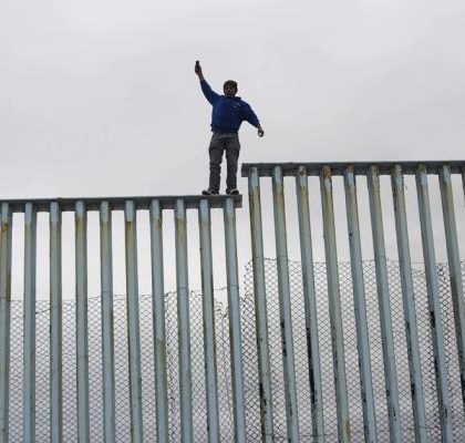 Más de nueve mil personas han ingresado a EU por el muro