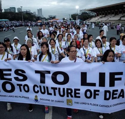 Filipinos protestan contra políticas de Duterte
