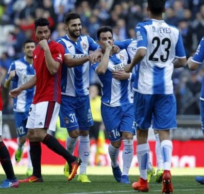 Con el mexicano Diego Reyes, el Espanyol golea 3-0 al Osasuna