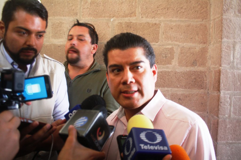 Mario García Valdez y su tesorero José Bolaños habrían desviado 22,5 millones de pesos, señaló Enrique Alfonso Obregón.