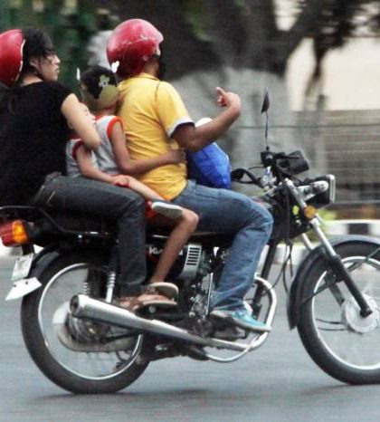  Motociclistas no usan los  cascos adecuados: DGPM